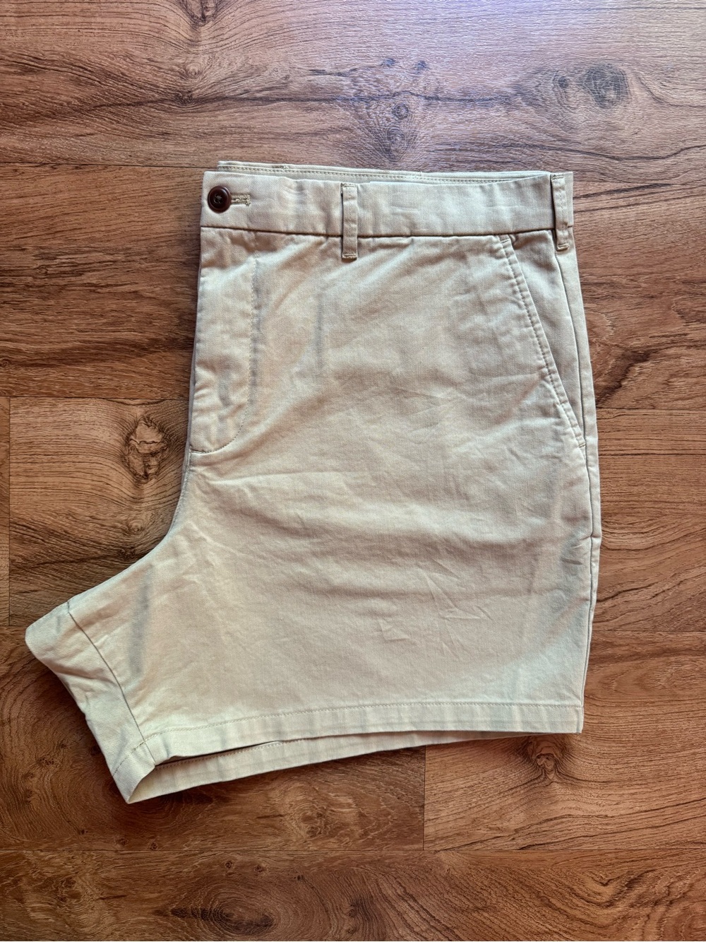 GAP Men’s Tan Flat-Front Chino Shorts
